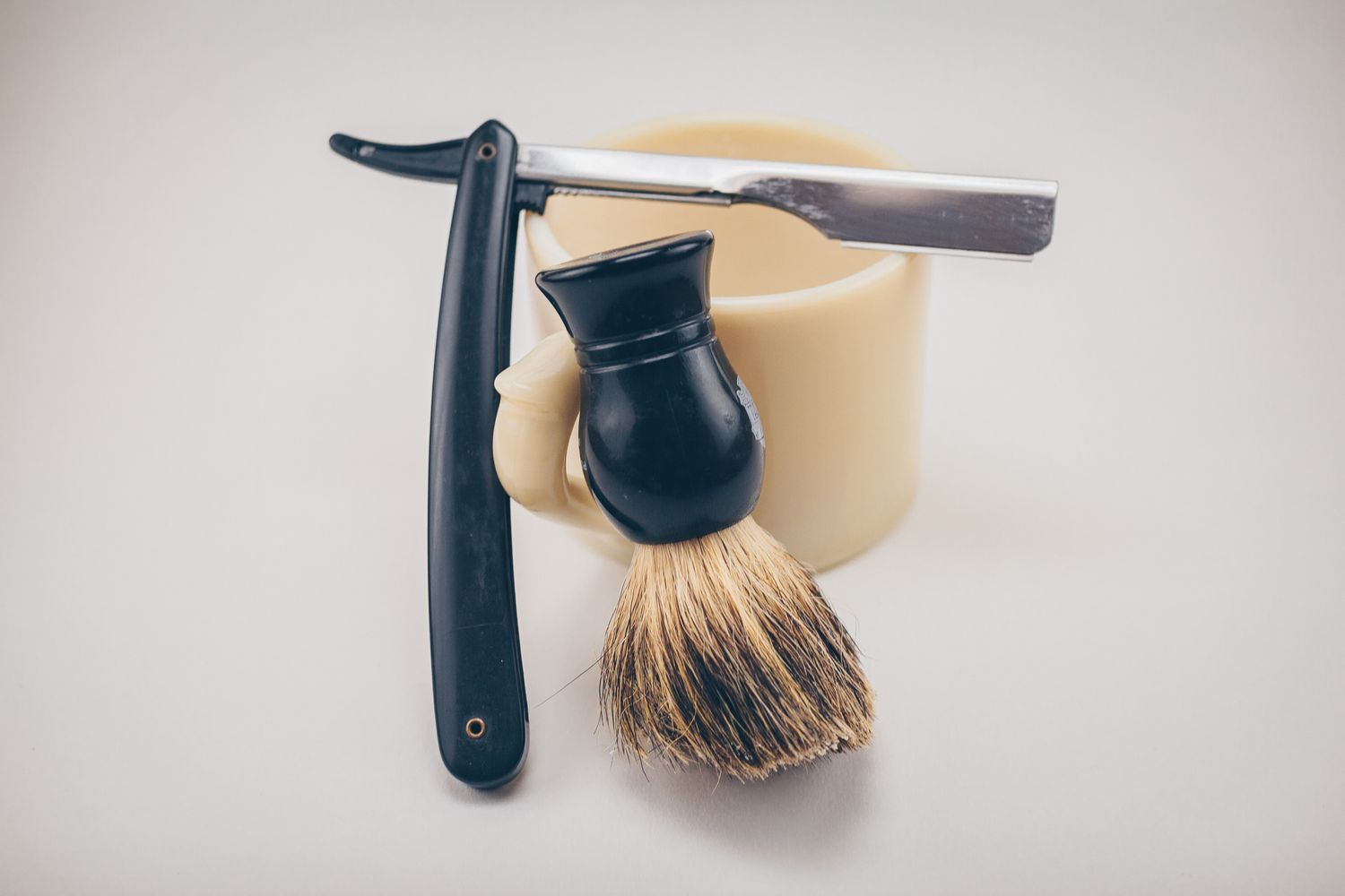 Premium straight razor and shaving brush grooming products